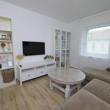 Central Apartment - Folk District Pozsony Kültér fotó